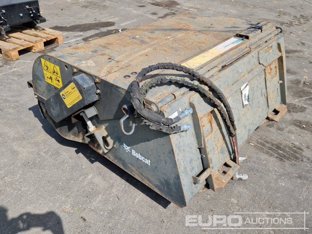 Bobcat Sweeper Attachement to suit Skidsteer - Anyagmozgató gép: 2 kép. Bobcat Sweeper Attachement to suit Skidsteer - Anyagmozgató gép: 2 kép.
