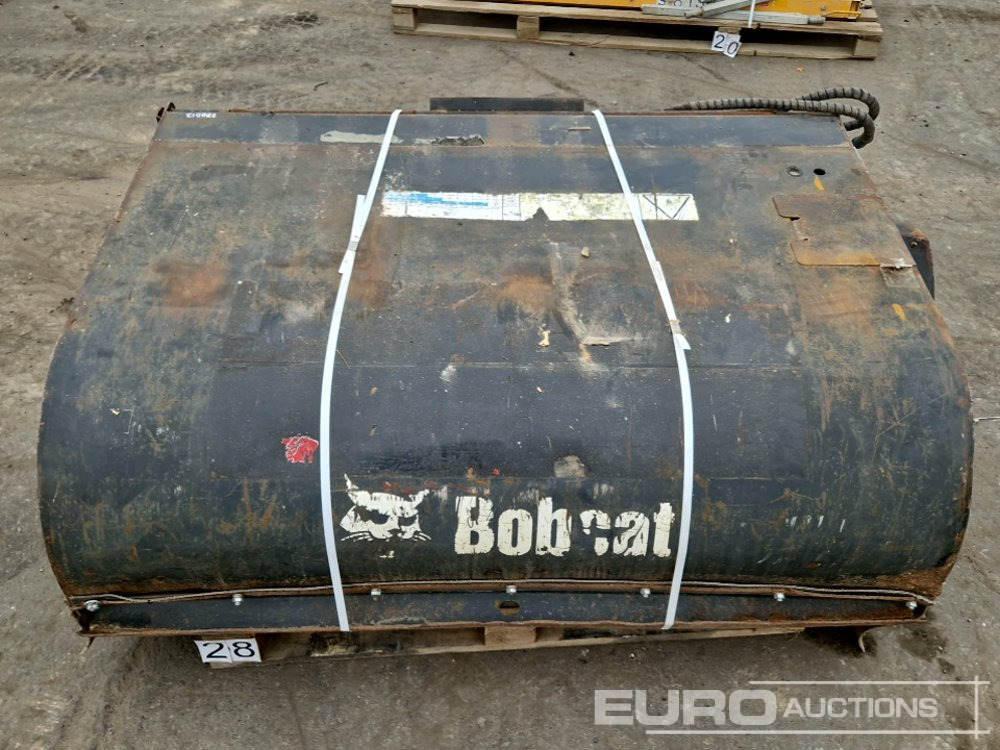 Bobcat Sweeper to suut Skidsteer - Anyagmozgató gép: 5 kép. Bobcat Sweeper to suut Skidsteer - Anyagmozgató gép: 5 kép.