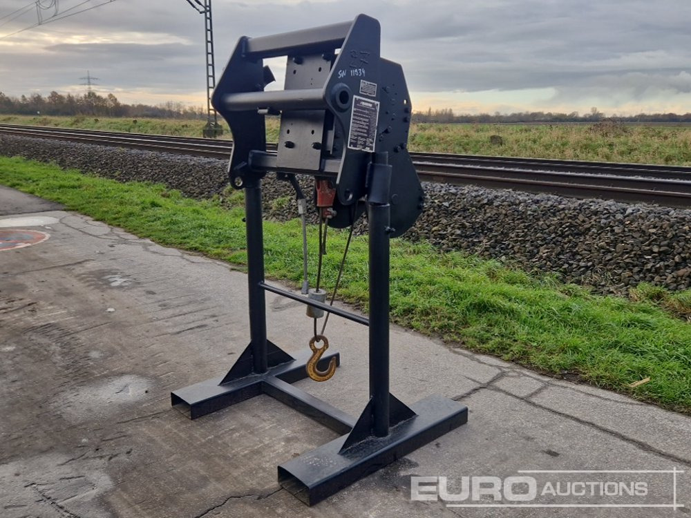 Manitou 5 Ton Winch to suit Telehandler - Anyagmozgató gép: 1 kép. Manitou 5 Ton Winch to suit Telehandler - Anyagmozgató gép: 1 kép.