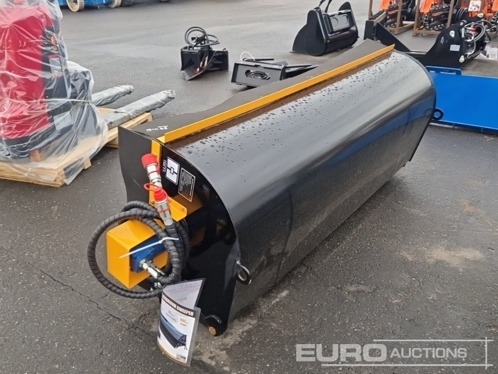 Unused 2025 GIYI Boxbroom Sweeper to suit Skidsteer Loader - Anyagmozgató gép: 2 kép. Unused 2025 GIYI Boxbroom Sweeper to suit Skidsteer Loader - Anyagmozgató gép: 2 kép.