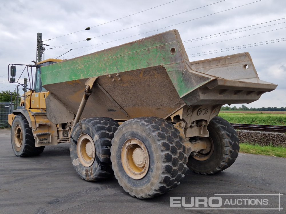 Bell B30D - Csuklós dömper: 2 kép. Bell B30D - Csuklós dömper: 2 kép.