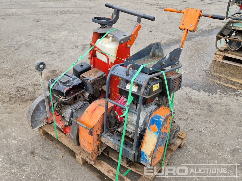 Belle, Husqvarna Concrete Saw (2 of) - Aszfaltozó gép: 1 kép. Belle, Husqvarna Concrete Saw (2 of) - Aszfaltozó gép: 1 kép.