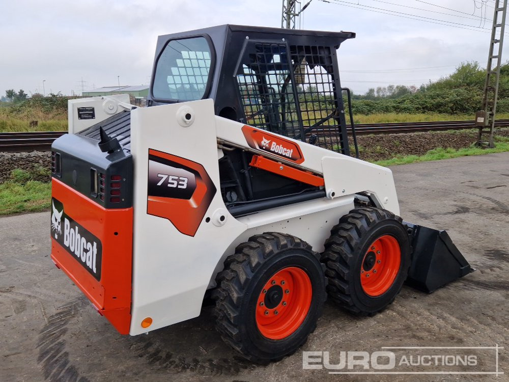 Bobcat 753 - Mini homlokrakodó: 5 kép. Bobcat 753 - Mini homlokrakodó: 5 kép.