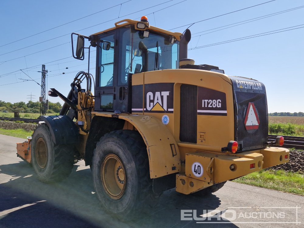 CAT IT28G - Gumikerekes homlokrakodó: 3 kép. CAT IT28G - Gumikerekes homlokrakodó: 3 kép.