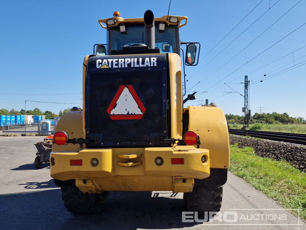 CAT IT28G - Gumikerekes homlokrakodó: 4 kép. CAT IT28G - Gumikerekes homlokrakodó: 4 kép.