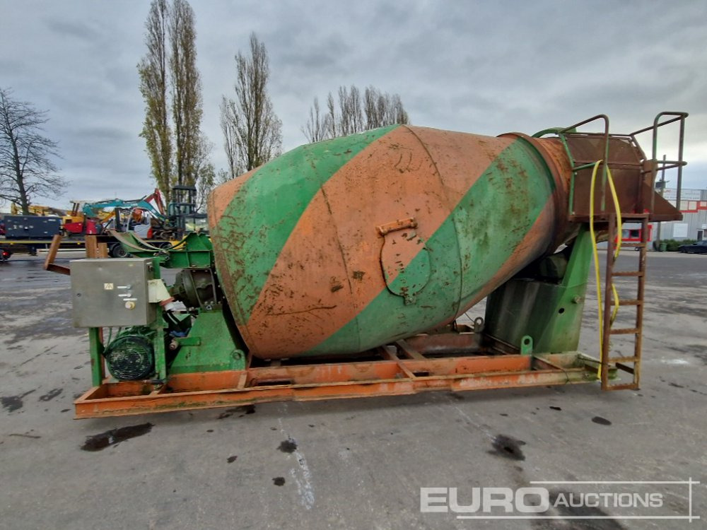 Cement Mixer - Betonkeverő: 2 kép. Cement Mixer - Betonkeverő: 2 kép.