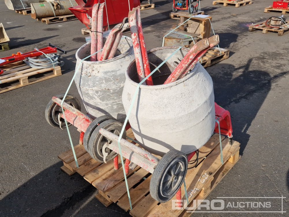 Cement Mixers (2 of) - Betonkeverő: 3 kép. Cement Mixers (2 of) - Betonkeverő: 3 kép.