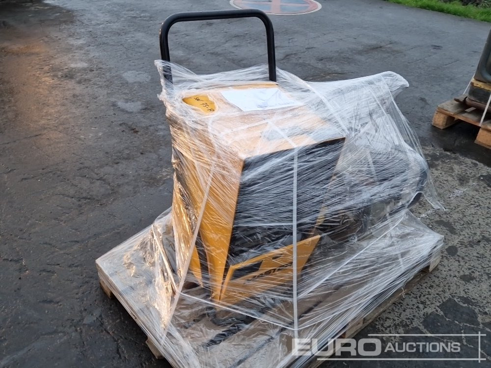 Dynapac LF100 - Lapvibrátor: 4 kép. Dynapac LF100 - Lapvibrátor: 4 kép.