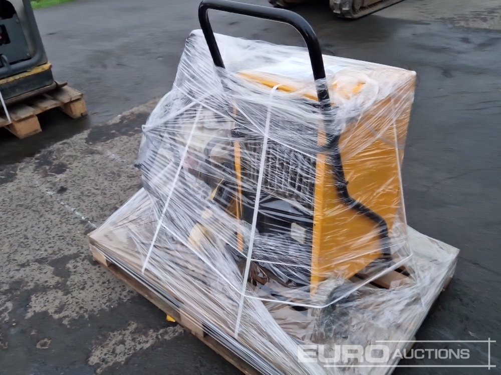 Dynapac LF100 - Lapvibrátor: 3 kép. Dynapac LF100 - Lapvibrátor: 3 kép.