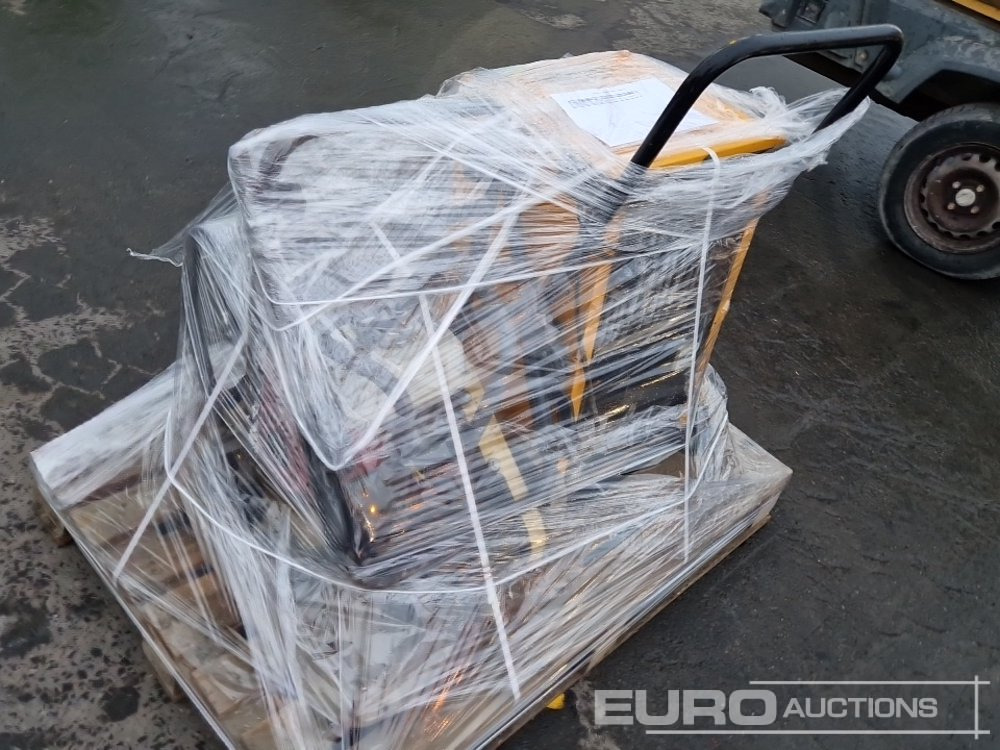 Dynapac LF100 - Lapvibrátor: 2 kép. Dynapac LF100 - Lapvibrátor: 2 kép.