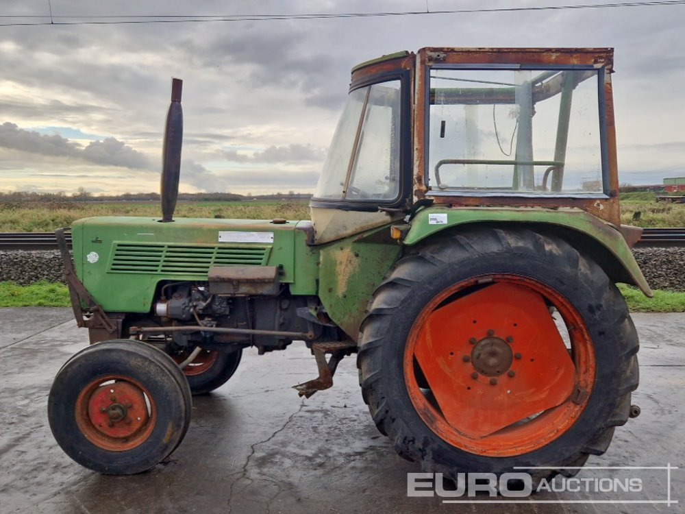 Fendt FARMER 102S - Traktor: 2 kép. Fendt FARMER 102S - Traktor: 2 kép.