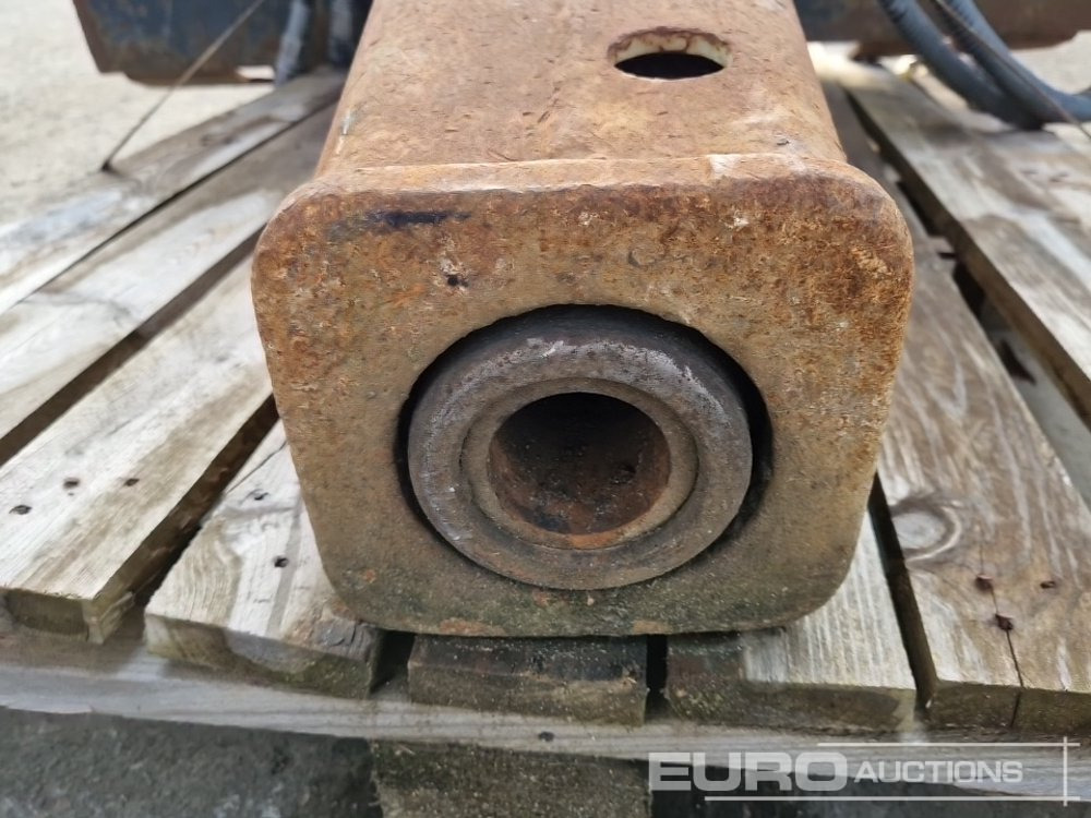 Furukawa F3LN Hydraulic Breaker to suit Skidsteer - Hidraulikus törőfej: 5 kép. Furukawa F3LN Hydraulic Breaker to suit Skidsteer - Hidraulikus törőfej: 5 kép.
