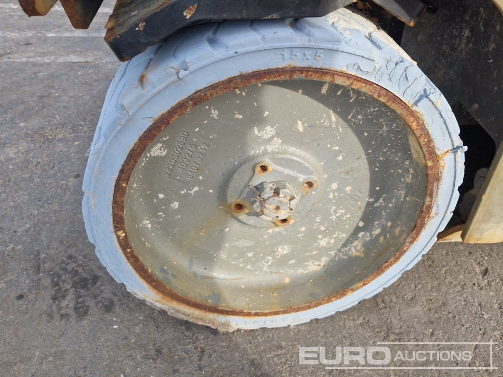 Ollós emelő Haulotte Compact 10N: 9 kép.