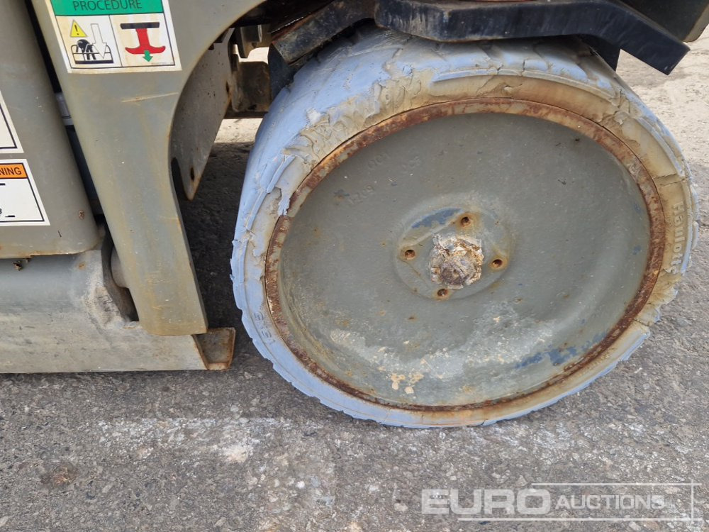 Ollós emelő Haulotte Compact 10N: 10 kép.