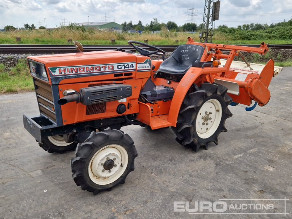 Hinomoto C144 - Kistraktor: 1 kép. Hinomoto C144 - Kistraktor: 1 kép.
