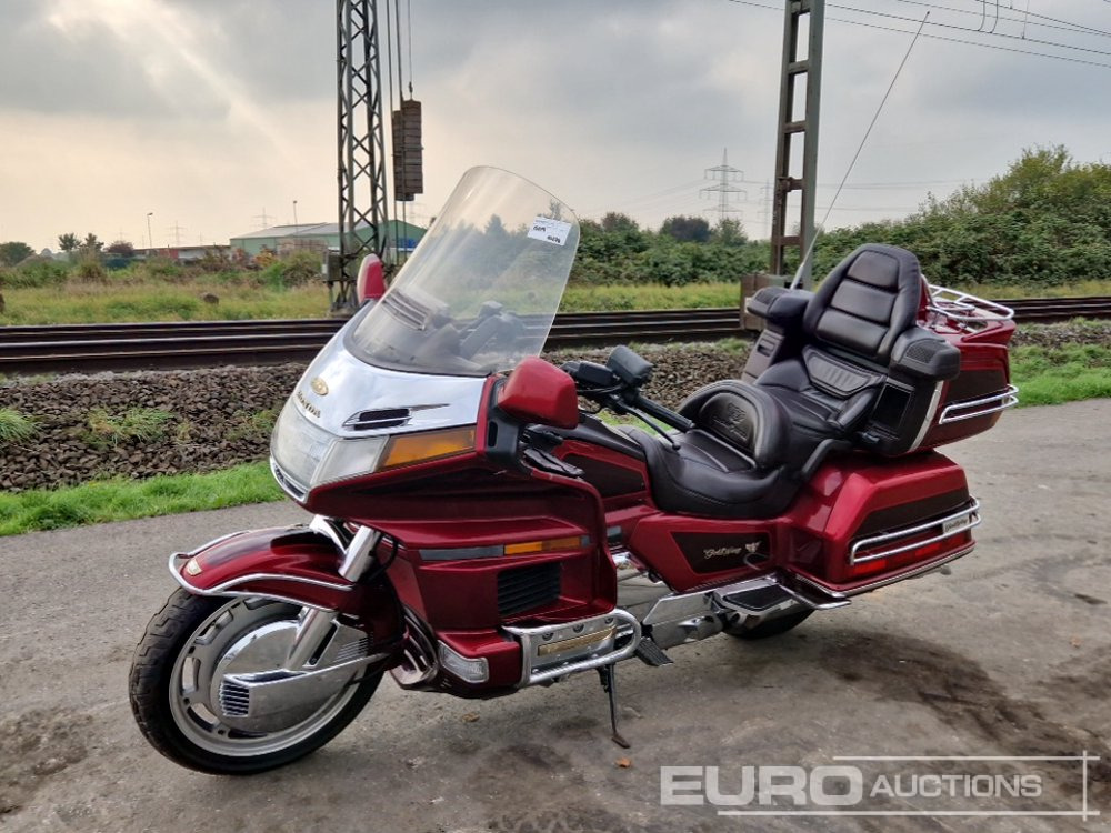 Honda GOLDWING - Motorkerékpár: 1 kép. Honda GOLDWING - Motorkerékpár: 1 kép.