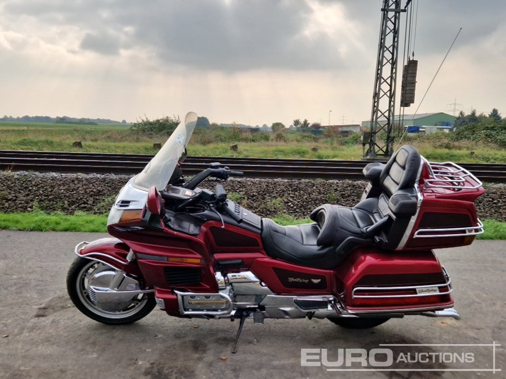 Honda GOLDWING - Motorkerékpár: 2 kép. Honda GOLDWING - Motorkerékpár: 2 kép.