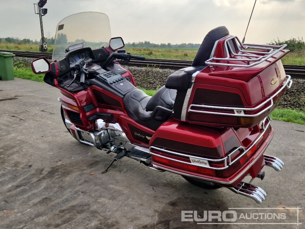 Honda GOLDWING - Motorkerékpár: 3 kép. Honda GOLDWING - Motorkerékpár: 3 kép.