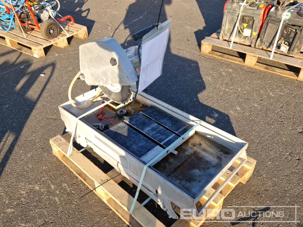 Husqvarna TS350E - Aszfaltozó gép: 2 kép. Husqvarna TS350E - Aszfaltozó gép: 2 kép.