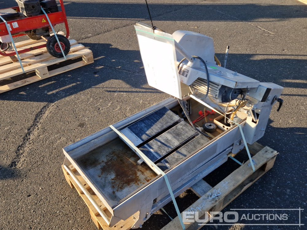 Husqvarna TS350E - Aszfaltozó gép: 3 kép. Husqvarna TS350E - Aszfaltozó gép: 3 kép.