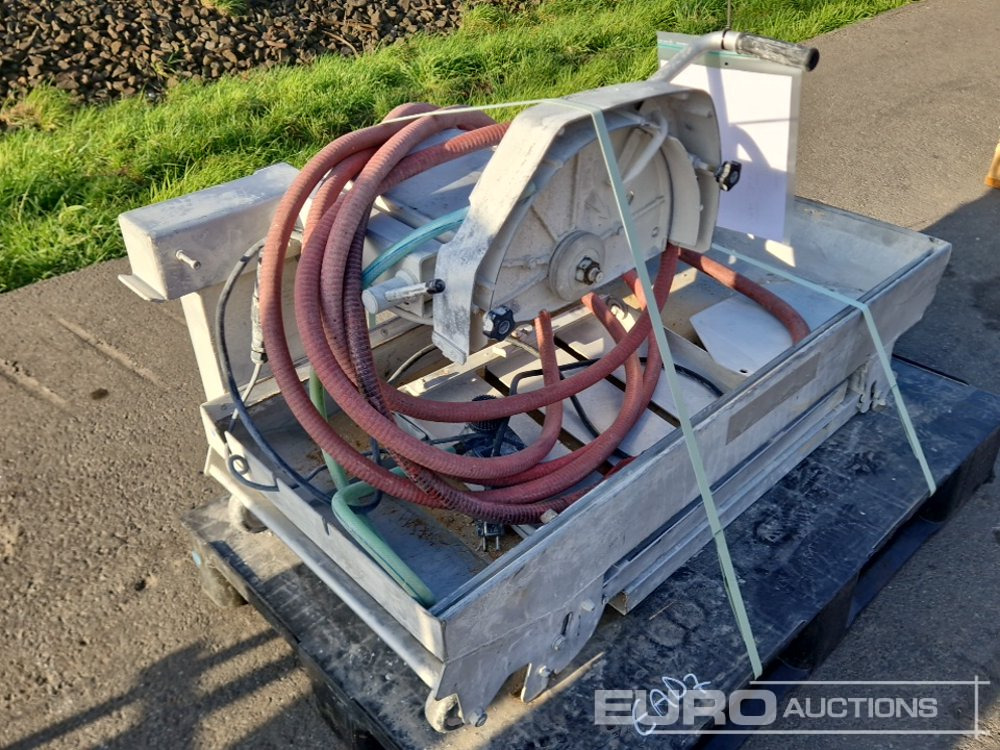 Husqvarna TS350E - Aszfaltozó gép: 3 kép. Husqvarna TS350E - Aszfaltozó gép: 3 kép.