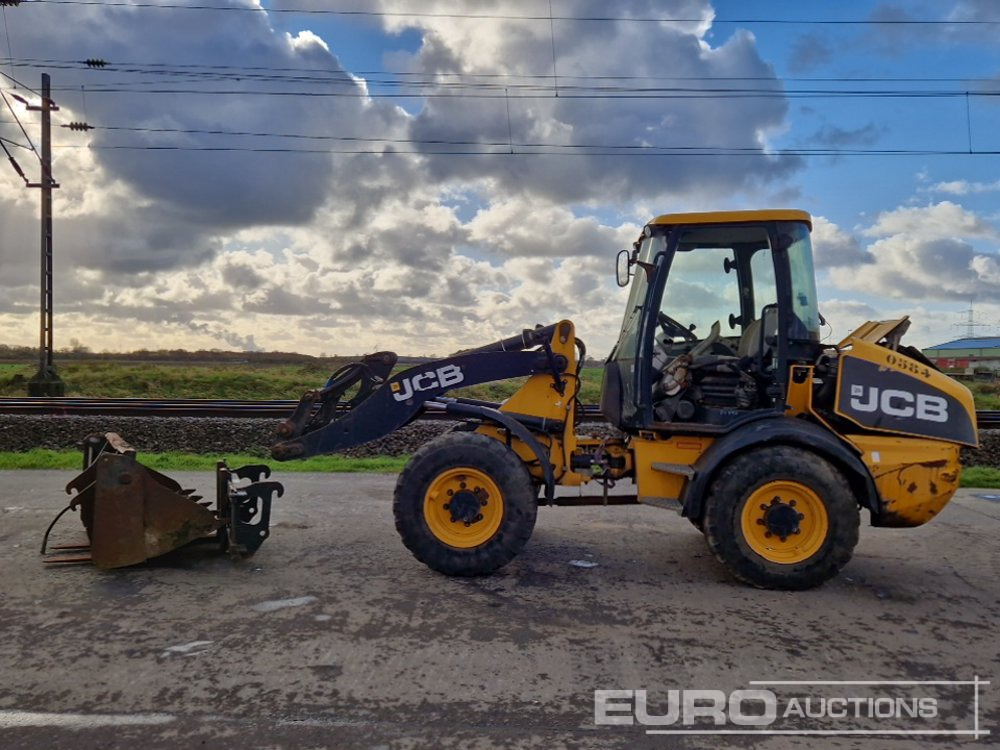 JCB 409B - Gumikerekes homlokrakodó: 2 kép. JCB 409B - Gumikerekes homlokrakodó: 2 kép.