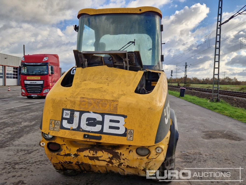 JCB 409B - Gumikerekes homlokrakodó: 4 kép. JCB 409B - Gumikerekes homlokrakodó: 4 kép.