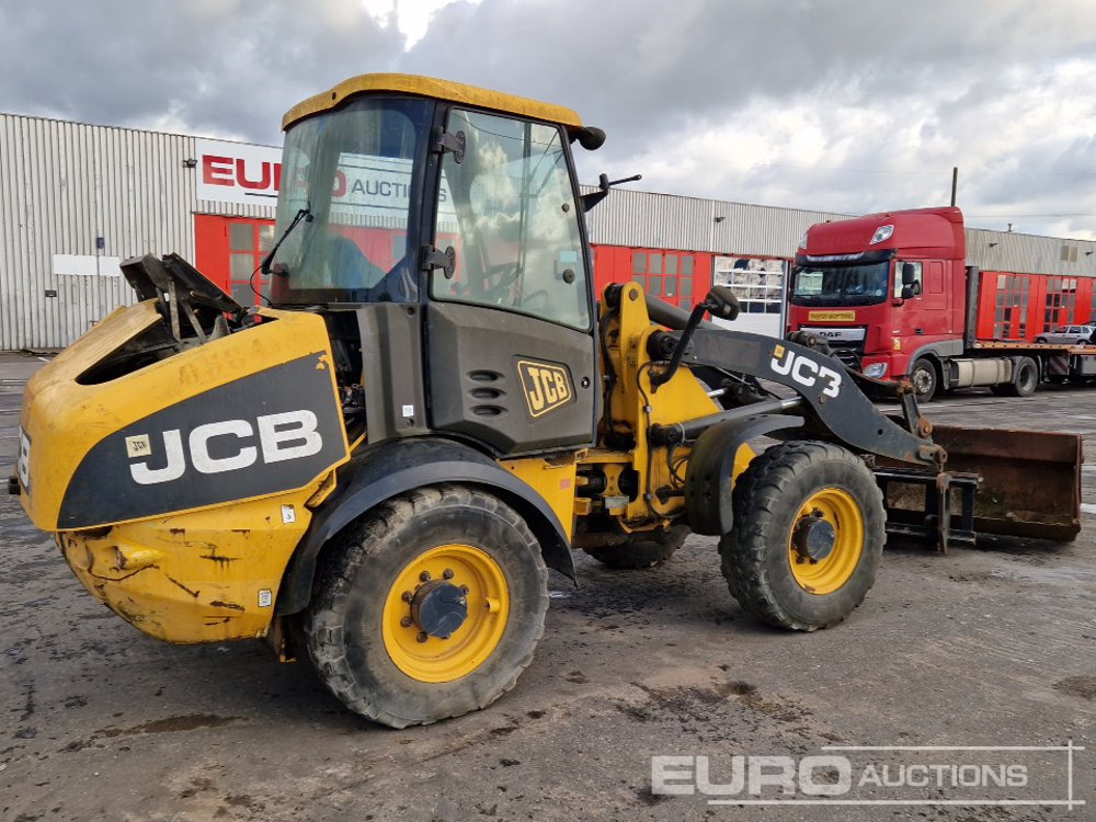 JCB 409B - Gumikerekes homlokrakodó: 5 kép. JCB 409B - Gumikerekes homlokrakodó: 5 kép.