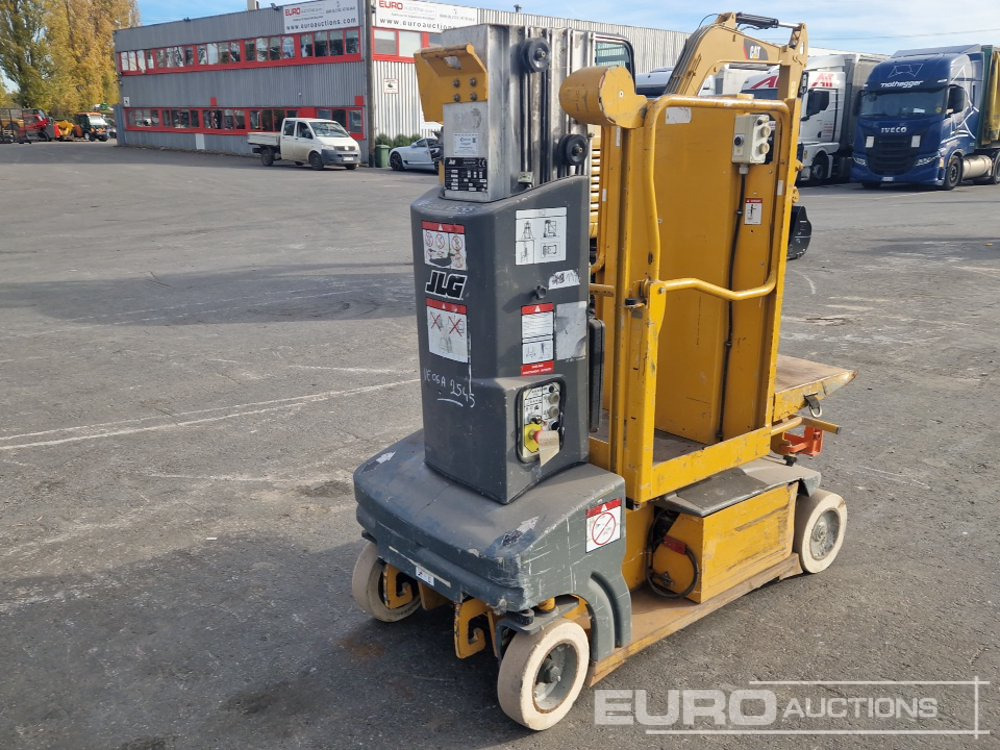 JLG TOUCAN DUO - Oszlopos személyemelő: 3 kép. JLG TOUCAN DUO - Oszlopos személyemelő: 3 kép.