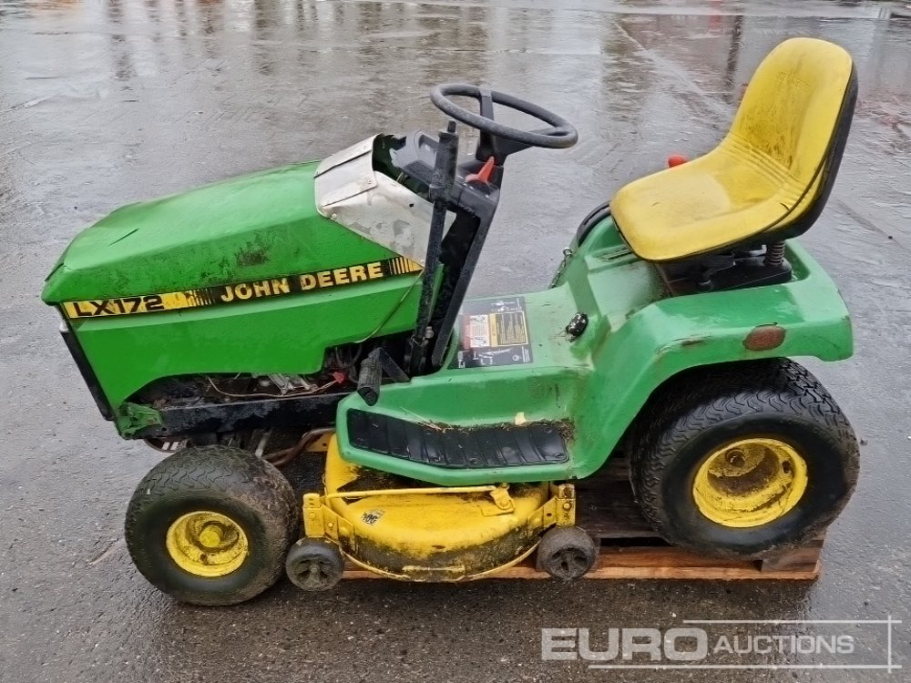 John Deere LX172 - Kerti fűkasza: 2 kép. John Deere LX172 - Kerti fűkasza: 2 kép.