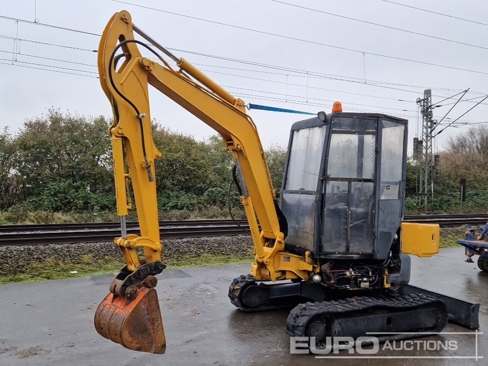 Komatsu PC35 MR-3 - Minikotró: 1 kép. Komatsu PC35 MR-3 - Minikotró: 1 kép.