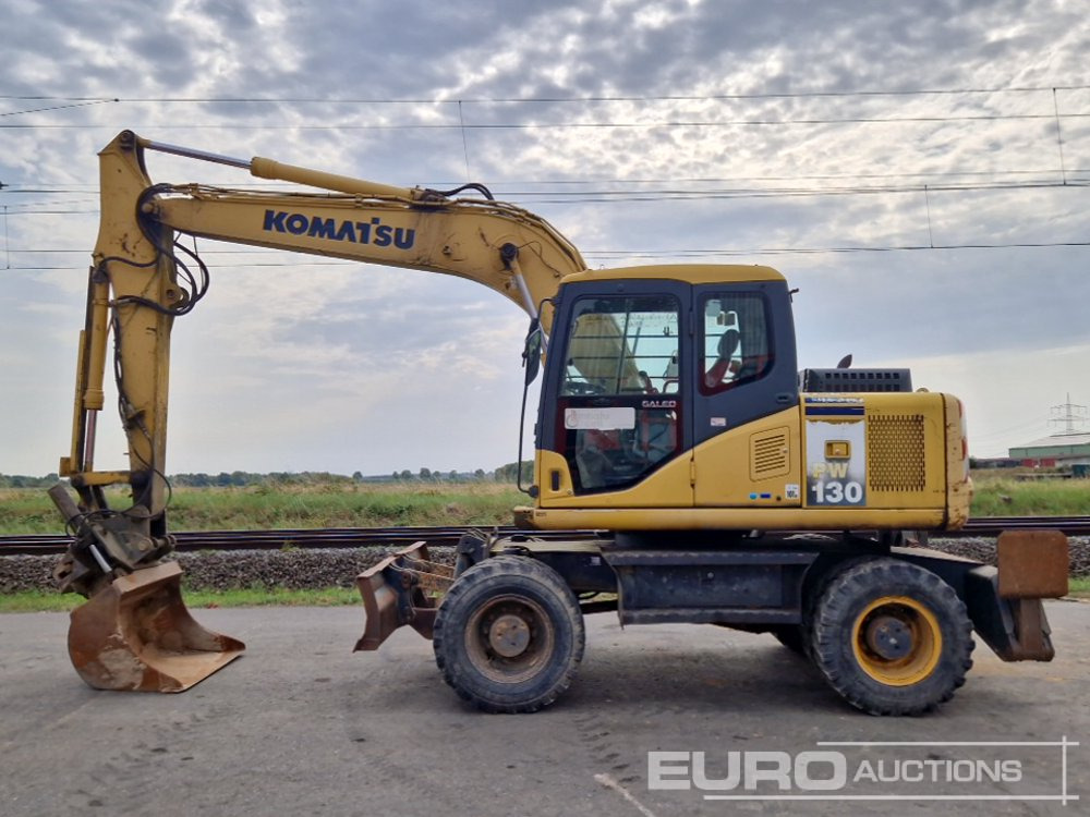 Komatsu PW130-7K - Gumikerekes kotró: 2 kép. Komatsu PW130-7K - Gumikerekes kotró: 2 kép.
