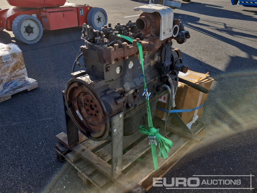 Komatsu Turbo Diesel Engine - Motor: 3 kép. Komatsu Turbo Diesel Engine - Motor: 3 kép.