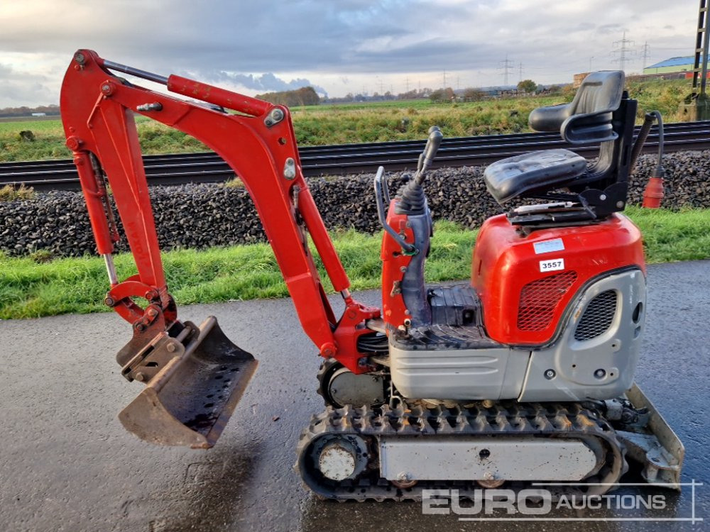 Kubota 008 - Minikotró: 2 kép. Kubota 008 - Minikotró: 2 kép.