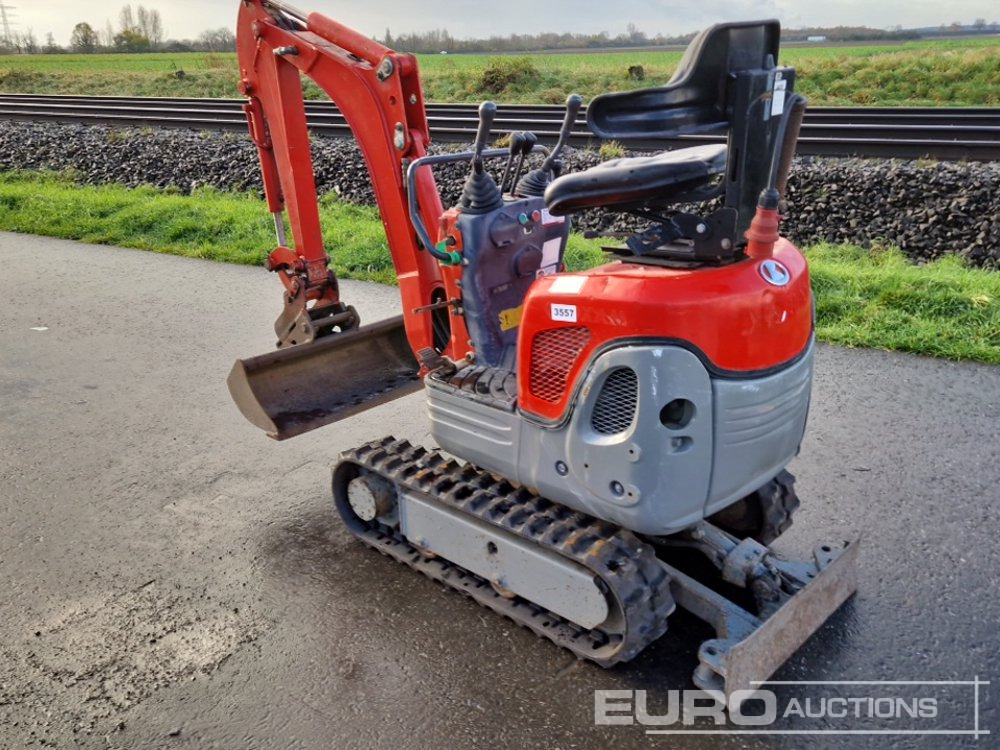 Kubota 008 - Minikotró: 3 kép. Kubota 008 - Minikotró: 3 kép.