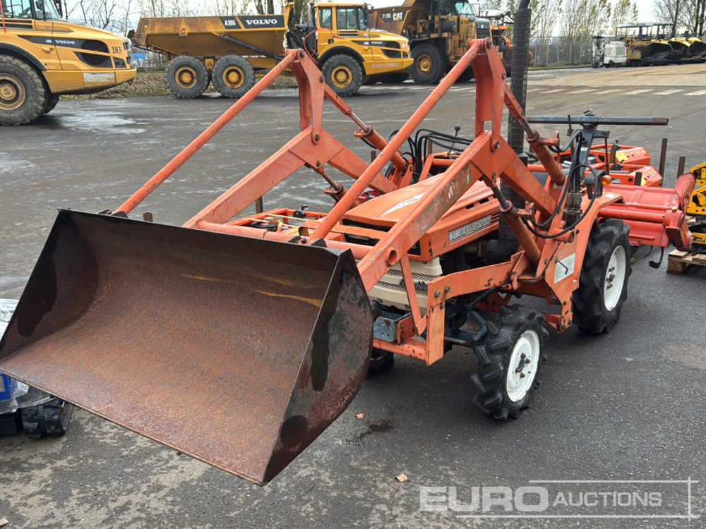 Kubota B1200 - Kistraktor: 1 kép. Kubota B1200 - Kistraktor: 1 kép.