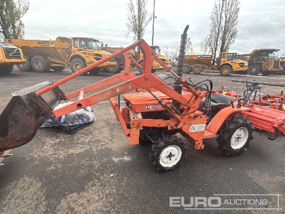 Kubota B1200 - Kistraktor: 2 kép. Kubota B1200 - Kistraktor: 2 kép.
