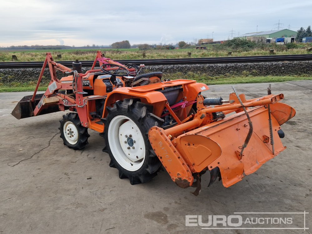 Kubota B1702 - Kistraktor: 3 kép. Kubota B1702 - Kistraktor: 3 kép.