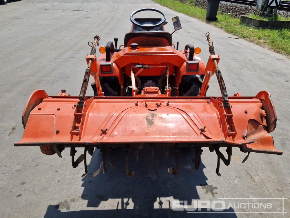 Kubota B40 - Kistraktor: 4 kép. Kubota B40 - Kistraktor: 4 kép.