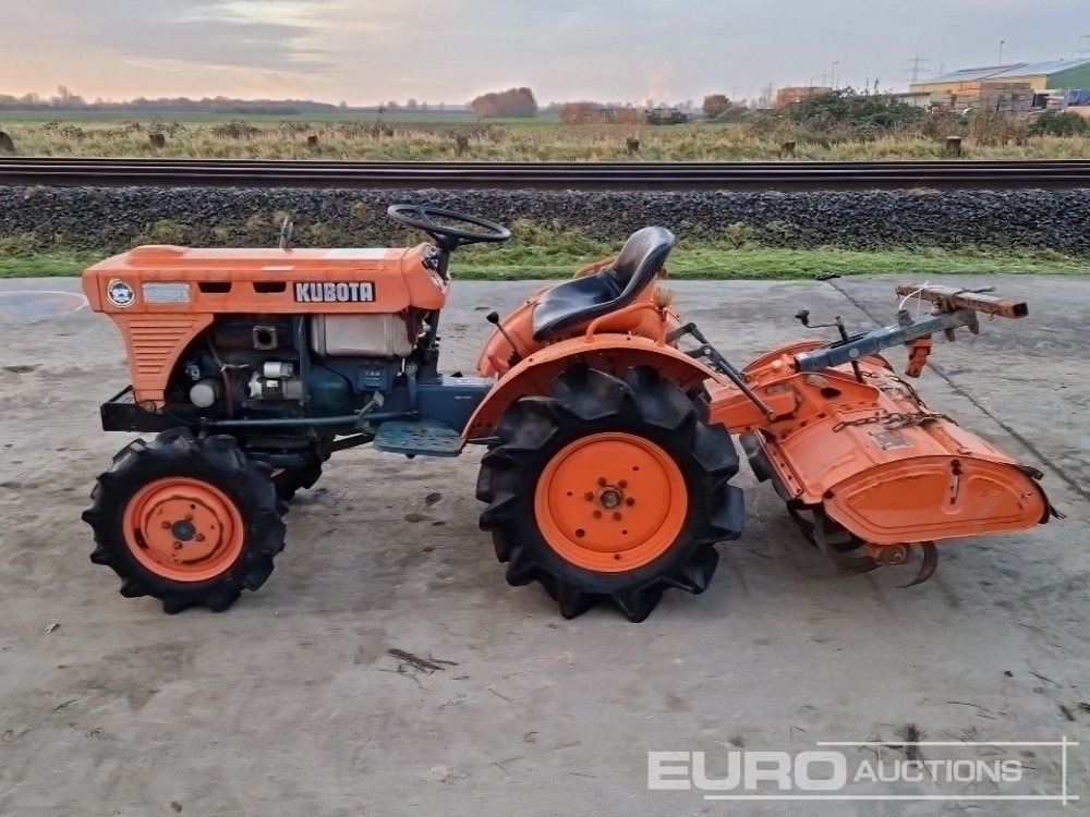 Kubota B7001 - Kistraktor: 2 kép. Kubota B7001 - Kistraktor: 2 kép.