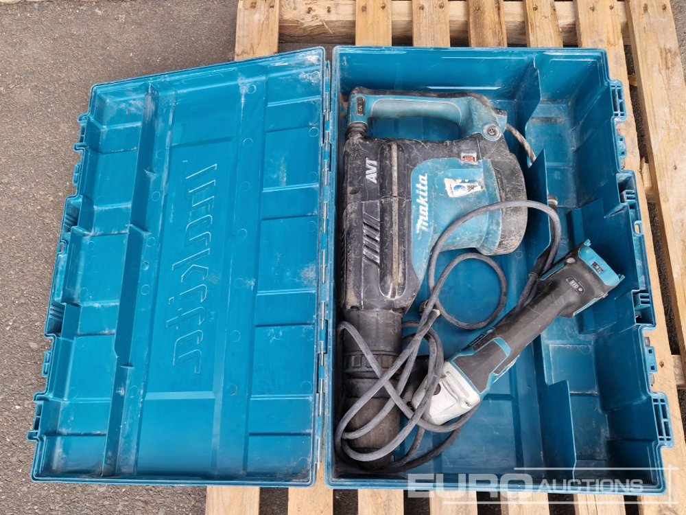 Makita HM1213C - Építőipari berendezések: 1 kép. Makita HM1213C - Építőipari berendezések: 1 kép.
