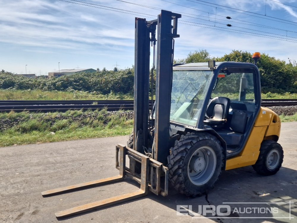 Manitou MH25-4T - Terepjáró képességű targoncá: 1 kép. Manitou MH25-4T - Terepjáró képességű targoncá: 1 kép.