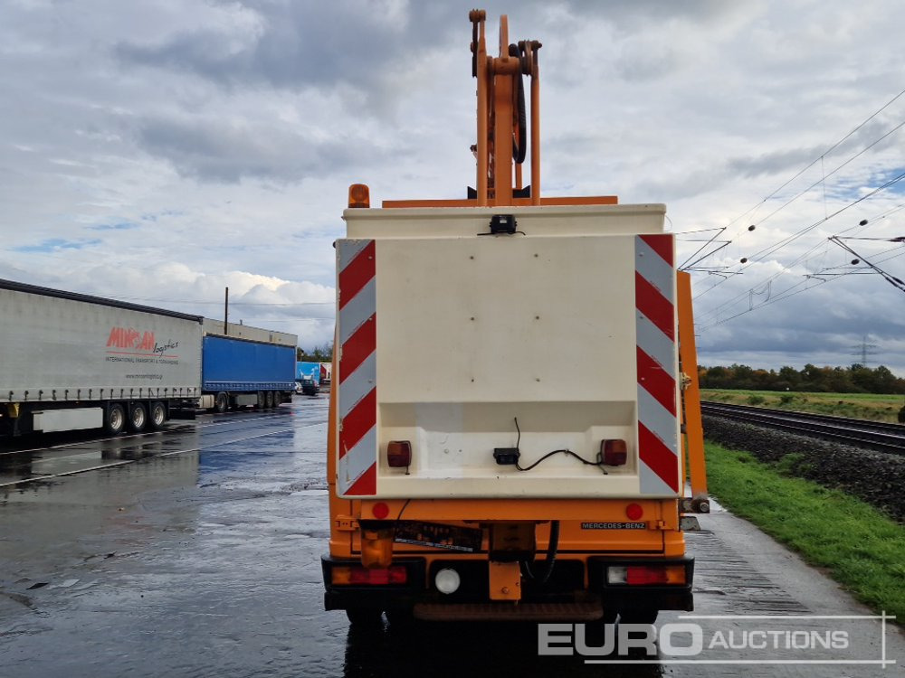 Mercedes 612D - Emelőkosaras teherautó: 4 kép. Mercedes 612D - Emelőkosaras teherautó: 4 kép.