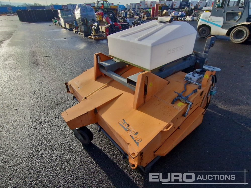 Sweeper to suit Wheeled Loader - Mezőgazdasági gépek: 1 kép. Sweeper to suit Wheeled Loader - Mezőgazdasági gépek: 1 kép.