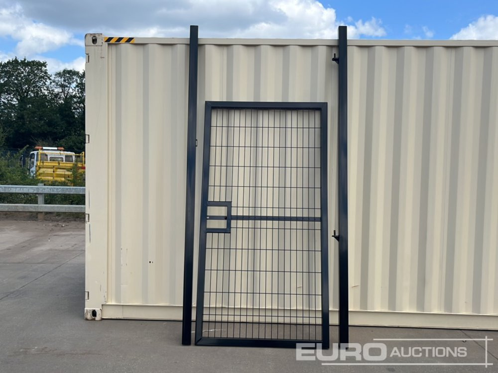 Unused 1.2m x 2.4m Pedestrian Gate, Heavy Duty Galvanized Powder Coated, 80mm x 80mm x 3m Post (2 of), Assembly Kit (Black) - Mezőgazdasági gépek: 2 kép. Unused 1.2m x 2.4m Pedestrian Gate, Heavy Duty Galvanized Powder Coated, 80mm x 80mm x 3m Post (2 of), Assembly Kit (Black) - Mezőgazdasági gépek: 2 kép.