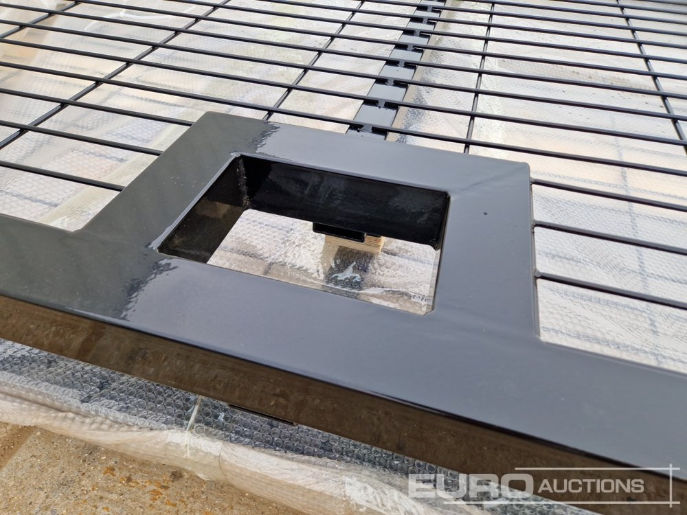 Unused 3m x 2.3m Heavy Duty Galvanized Powder Coated Gate (2 of), 100mm x 100mm Post (2 of), Assembly Kit (Black) - Mezőgazdasági gépek: 5 kép. Unused 3m x 2.3m Heavy Duty Galvanized Powder Coated Gate (2 of), 100mm x 100mm Post (2 of), Assembly Kit (Black) - Mezőgazdasági gépek: 5 kép.