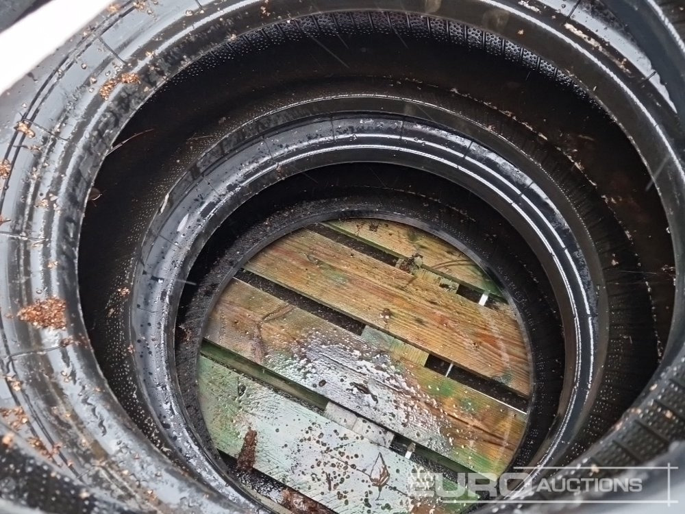 Mitas 15.5-25 Tyres (3 of) - Gumiabroncs: 5 kép. Mitas 15.5-25 Tyres (3 of) - Gumiabroncs: 5 kép.