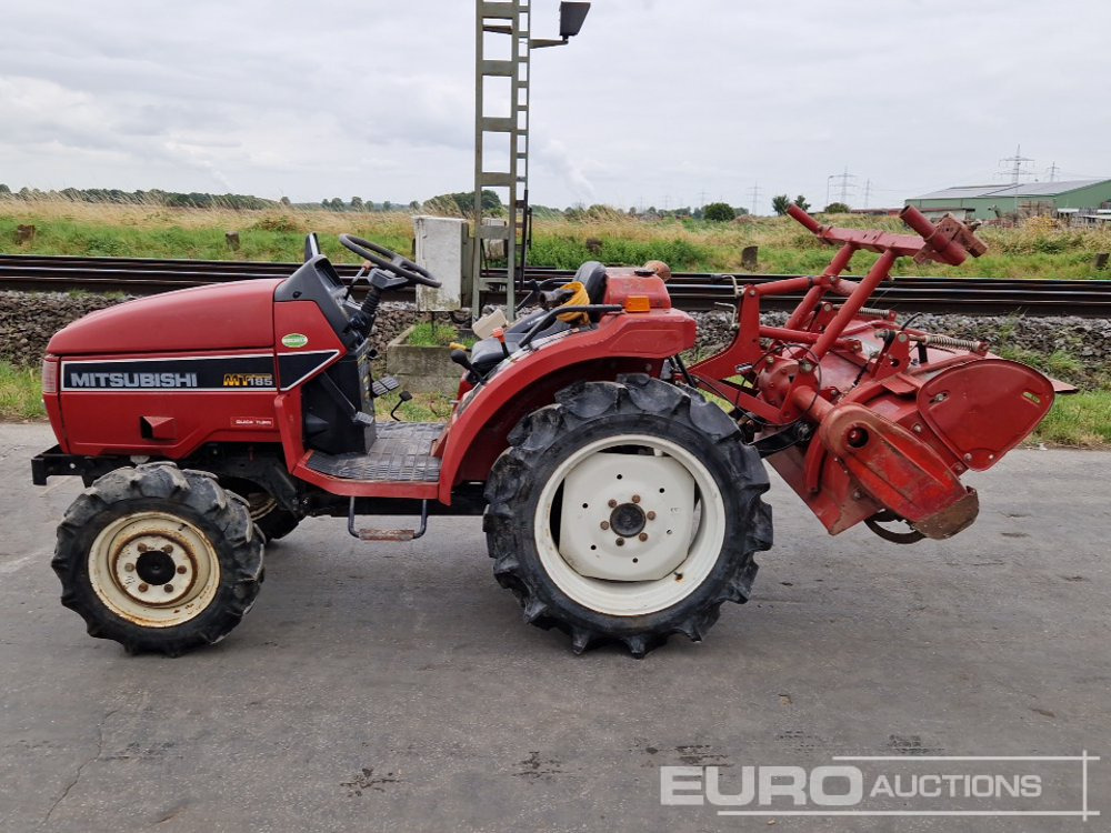 Mitsubishi MT185 - Kistraktor: 2 kép. Mitsubishi MT185 - Kistraktor: 2 kép.