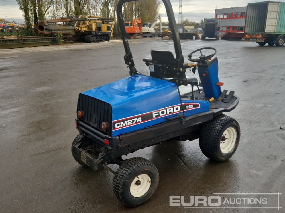 New Holland TM274 4WD Ride on Lawnmower, Roll Bar - Kerti fűkasza: 4 kép. New Holland TM274 4WD Ride on Lawnmower, Roll Bar - Kerti fűkasza: 4 kép.