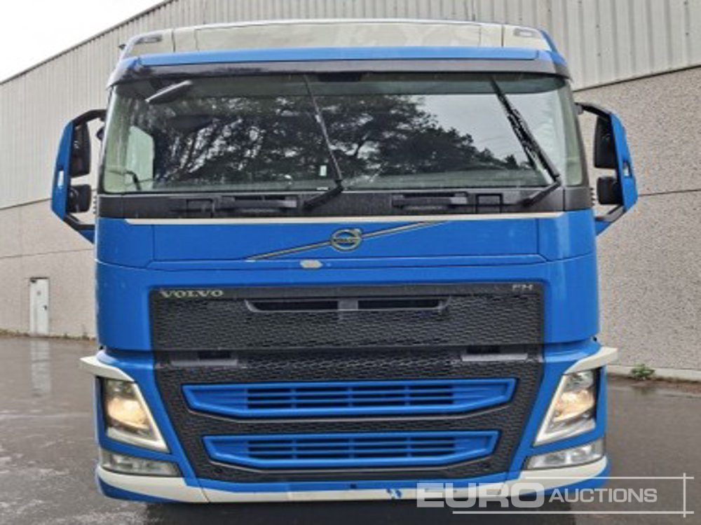 2014 Volvo FH420 - Nyergesvontató: 2 kép. 2014 Volvo FH420 - Nyergesvontató: 2 kép.